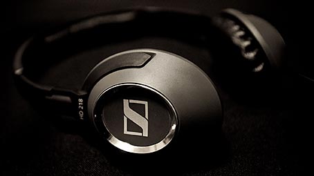 headphones-background